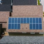 Comment l’installation de panneaux photovoltaïques peut rendre votre maison plus verte